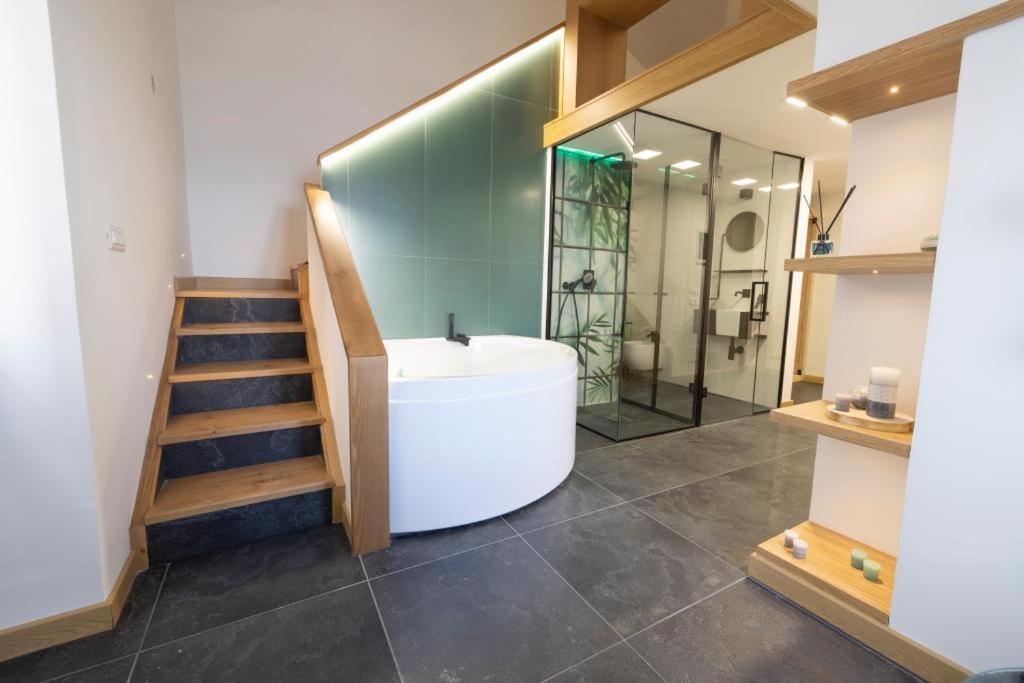 Bali Aqua&Charme Bed & Breakfast Gaeta Bagian luar foto