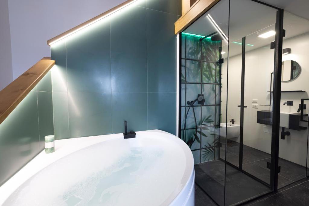 Bali Aqua&Charme Bed & Breakfast Gaeta Bagian luar foto