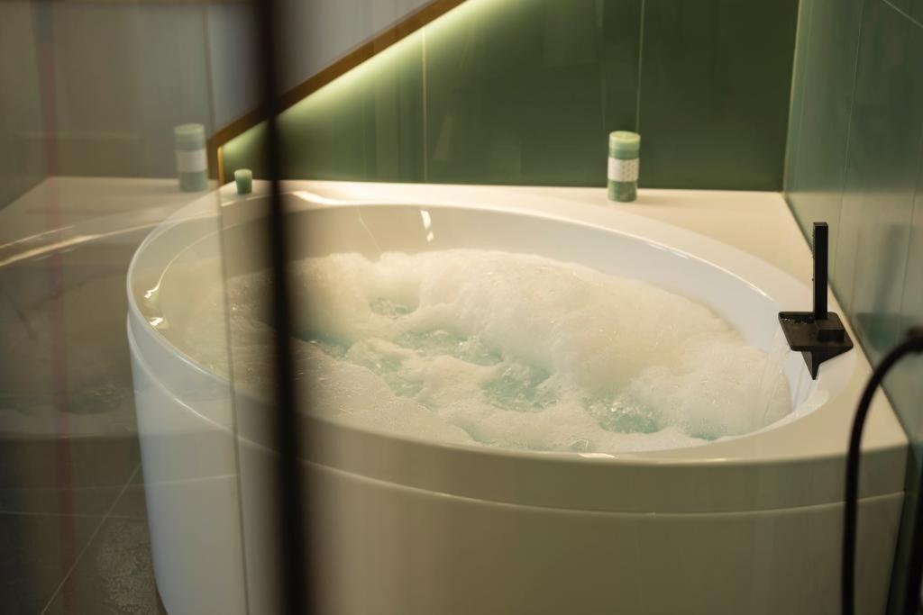 Bali Aqua&Charme Bed & Breakfast Gaeta Bagian luar foto
